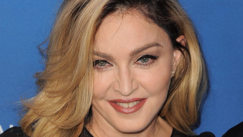 Madonna tregon strukturën e vërtetë të lëkurës