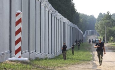 Polonia dërgon dhjetë mijë ushtarë në kufirin me Bjellorusinë