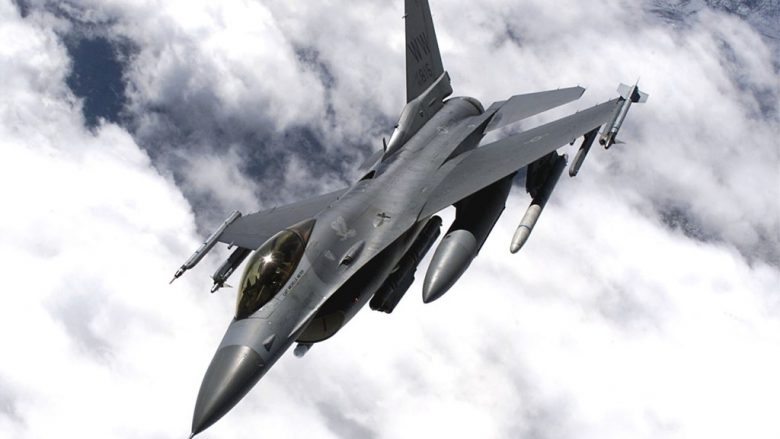 Ukrainasit fillojnë stërvitjen me aeroplanë luftarakë F16