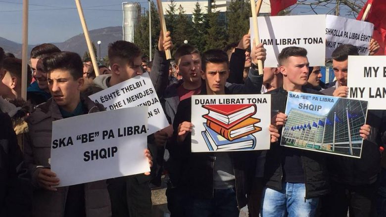 Shkollat e Luginës së Preshevës ende pa leje për përdorim të librave shqip