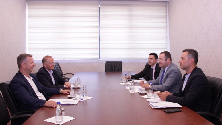 Guvernatori i BQK, Ahmet Ismaili bisedoi me drejtuesit e Shoqatës së Bankave për situatën në sektorin bankar