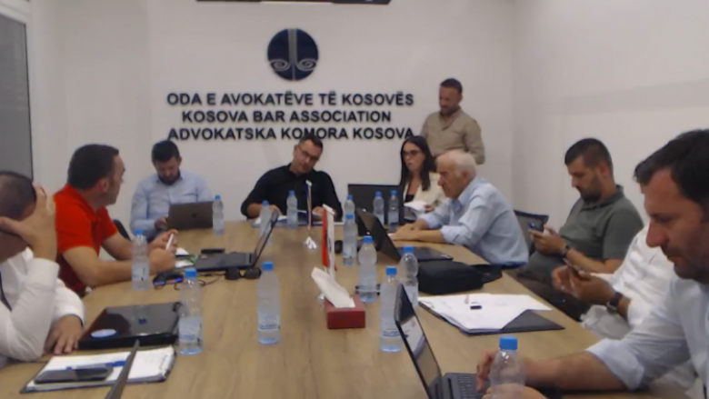 Hasani i quan “qyqana” anëtarët e Këshillit Drejtues e “mashtrues” kryetarin e Odës së Avokatëve të Kosovës