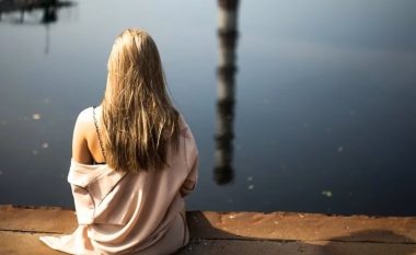 Si mund t’iu ndihmojë vetmia të nxisni mendimet pozitive