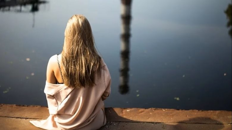 Si mund t’iu ndihmojë vetmia të nxisni mendimet pozitive