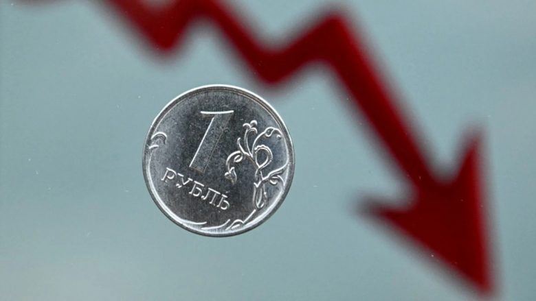 Rusia rrit normat e interesit në 12 për qind, rubla bie në nivelit më të ulët në 17 muaj