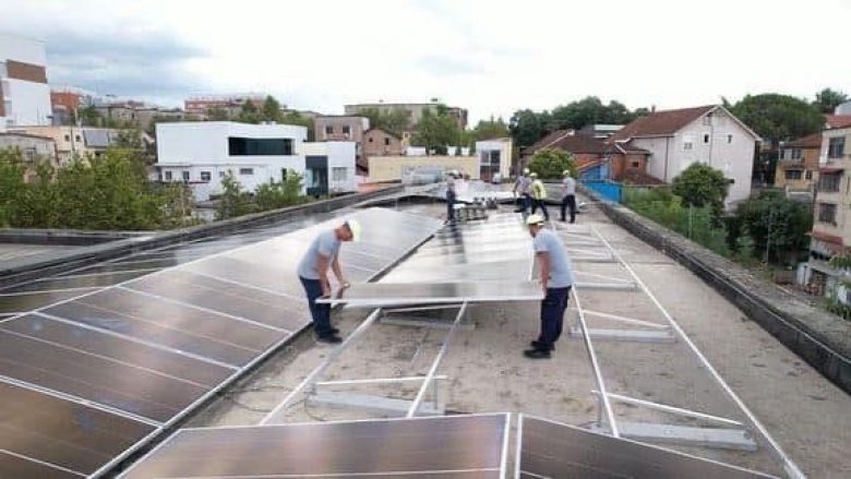 Nis vendosja e impianteve fotovoltaike në shkollat e Tiranës