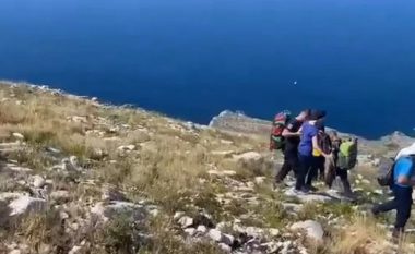 Prej tri ditësh e bllokuar afër një shpelle në Karaburun, policia i del në ndihmë turistes italiane