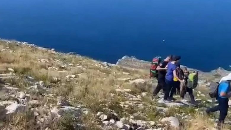 Prej tri ditësh e bllokuar afër një shpelle në Karaburun, policia i del në ndihmë turistes italiane