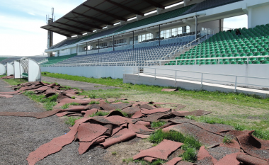 Rinovimi i stadiumeve nëpër Kosovë: Vonesa prej katër deri në shtatë vjet