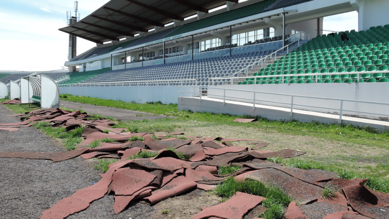 Rinovimi i stadiumeve nëpër Kosovë: Vonesa prej katër deri në shtatë vjet