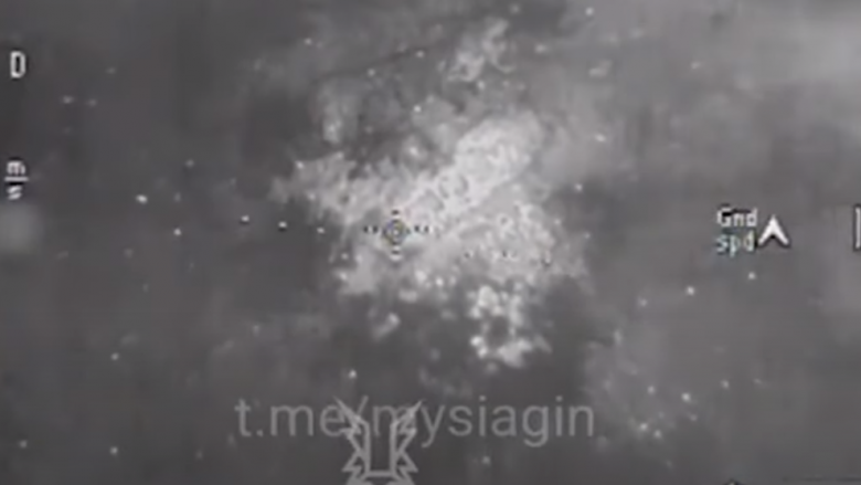 Momenti kur pajisjet ruse shpërthejnë pas sulmit me dron nga Ukraina