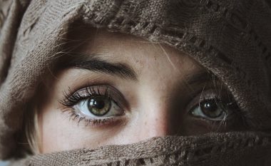 Kur sytë tregojnë për gjendjen e shëndetit tuaj – gjashtë shenja paralajmëruese