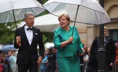 Edhe pas pensionimit të ish-kancelares: Gjermania ka shpenzuar 55 mijë euro për flokët dhe grimin e Merkelit
