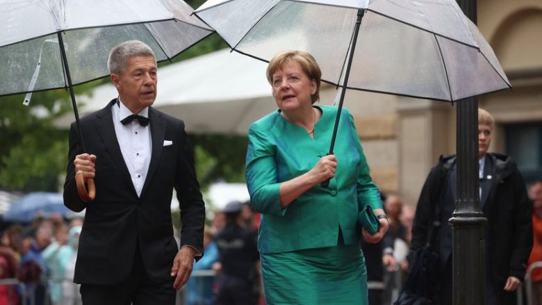 Edhe pas pensionimit të ish-kancelares: Gjermania ka shpenzuar 55 mijë euro për flokët dhe grimin e Merkelit