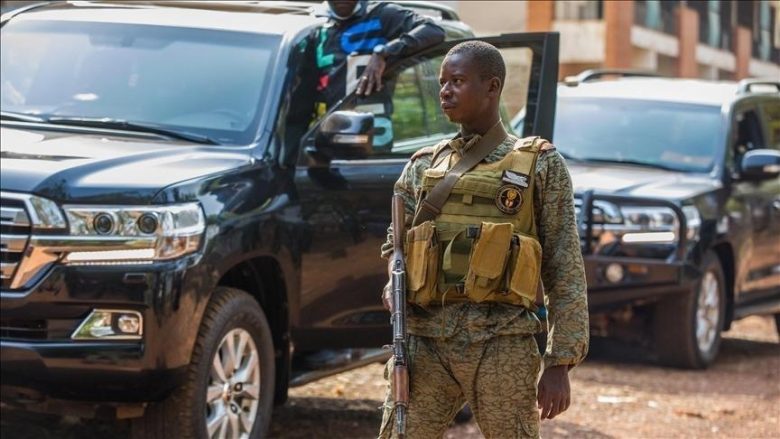 Pas puçit në Gabon, Kameruni dhe Ruanda bëjnë ndryshime në radhët e ushtrisë