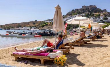 Banka e Shqipërisë: Turistët sollën 1.7 miliardë euro të ardhura