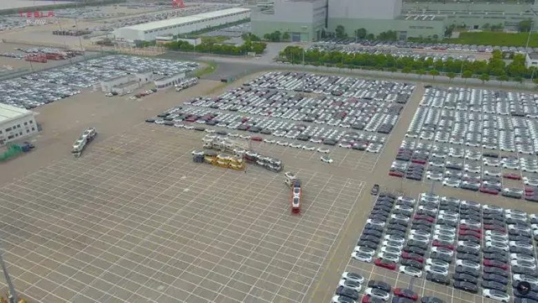 Mijëra modele të Tesla Model 3 janë në pritje për dërgesa nga Shanghai