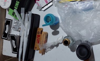 Policia gjen kokainë në një veturë me targa të huaja – i dyshuari e kishte blerë në Shqipëri