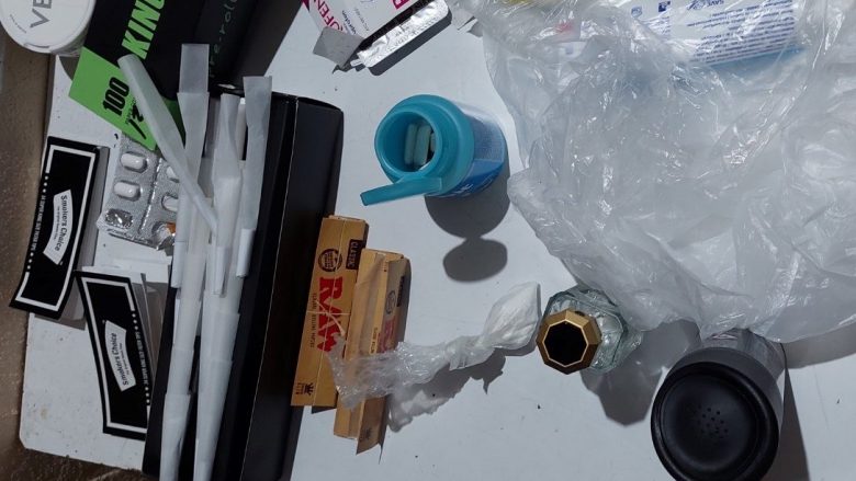 Policia gjen kokainë në një veturë me targa të huaja – i dyshuari e kishte blerë në Shqipëri