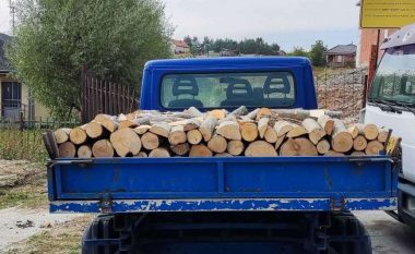 Policia ndalon dy kamion në Shtime, ishin duke transportuar drurë ilegalisht