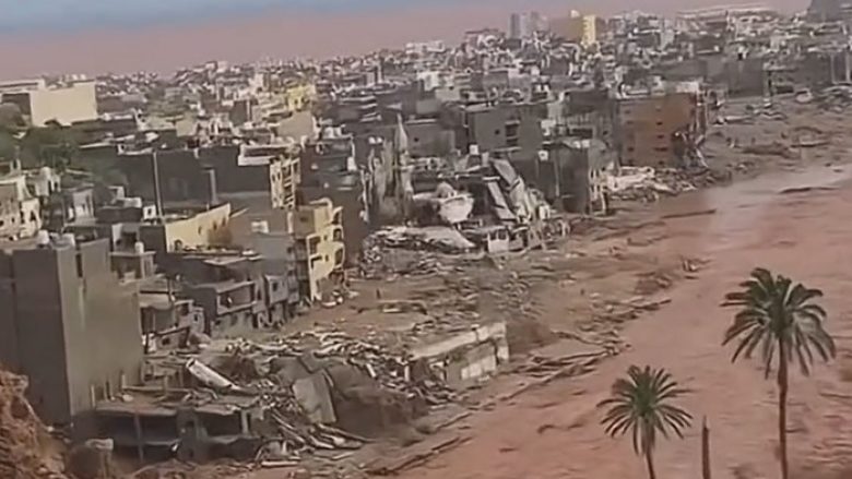 Pamjet e qytetit libian po bëjnë xhiron e botës, uji i shndërroi në gërmadha ndërtesat shumëkatëshe