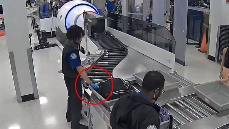 Punonjësit e aeroportit të Miamit kapen duke vjedhur para nga valixhet e pasagjerëve