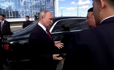 Kim Jong-un bëhet objekt tallje për mënyrën sesi e shikon dhe analizon veturën