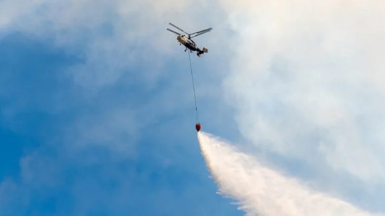 Helikopteri për shuarjen e zjarrit ra në një rezervuar uji në Turqi, shpëtohet një person