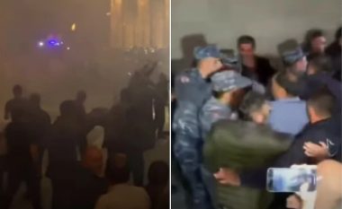 Trazira në Armeni, demonstruesit para ndërtesës së qeverisë përleshen me policinë