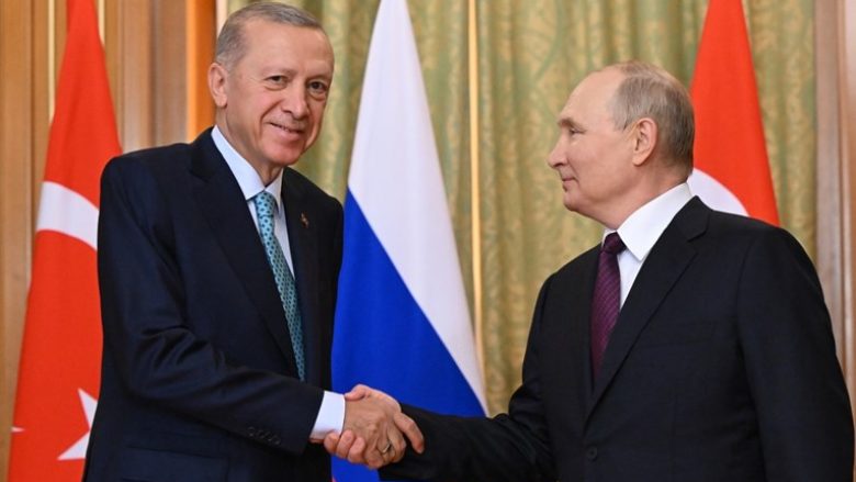 Erdogan takohet me Putinin, paralajmëron rikthimin e marrëveshjes së drithërave