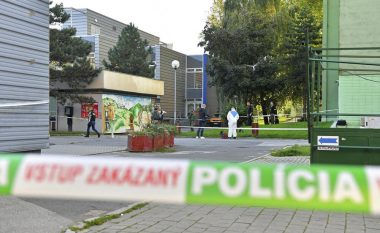 Dramë në Bratislavë, burri shtiu me armë nga dritarja e ndërtesës – raportohet për të vrarë dhe plagosur