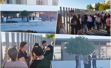 Gjatë orës së mësimit nxënësi nxori thikën dhe ia nguli në sy arsimtarit, horror në një shkollë në Spanjë – pesë të therur