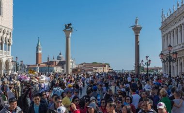 Për shkak të shumë turistëve, Venecia do të paguajë një tarifë hyrjeje në pranverë