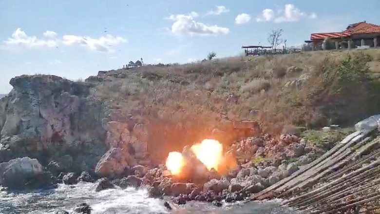 Ushtria bullgare shkatërron dronin e mbushur me lëndë shpërthyese në brigjet e Detit të Zi
