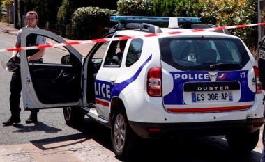 Një adoleshent në Francë vdes pas përplasjes së motoçikletës së tij me veturën e policisë, qeveria tani ka frikë nga trazirat