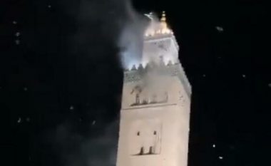 Momenti kur nga tërmeti i fuqishëm lëkundet minarja e xhamisë 850-vjeçare në Marok
