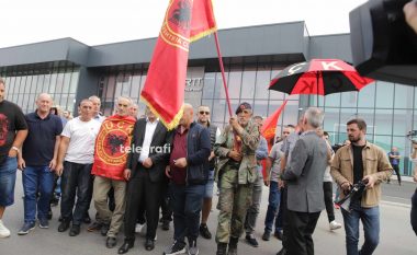 Vendosën telefona para objektit të EULEX-it, veteranët e luftës protestuan kundër bastisjeve së ish-ushtarëve të UÇK-së