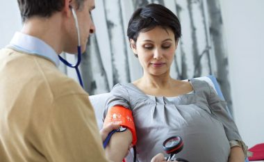 Çfarë ndodh me nënën dhe foshnjën nëse presioni i gjakut është i ulët gjatë shtatzënisë