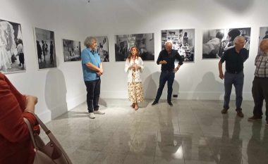 Ekspozita “Yves Saint Laurent” e Pierre dhe Alexandra Boulat vjen në Prishtinë e kuruar nga fotografi i VII Agency, Ziyah Gafic