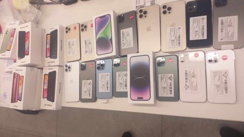Aksion i Doganës ndaj “mobi-shopëve” në Prishtinë, konfiskohen 80 telefona të “mençur” në vlerë 42 mijë euro