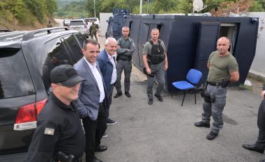 Sveçla viziton veriun një ditë pasi u kërcënua nga organizata terroriste serbe “Severna Brigada”