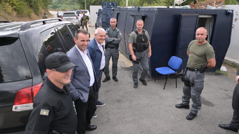 Sveçla viziton veriun një ditë pasi u kërcënua nga organizata terroriste serbe “Severna Brigada”