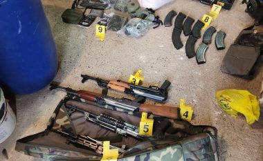 Armë automatike, fishekë, granata dore dhe eksploziv – Policia gjen armatim në Zveçan
