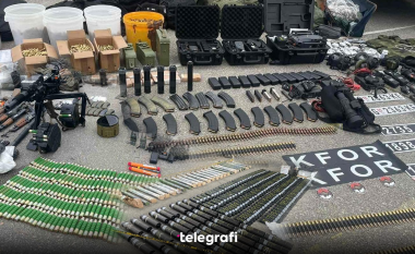 Armë, municion, e pajisje tjera ushtarake - Policia ekspozon armatimin e gjetur në vendin ku qëndruan grupi i terroristëve