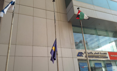 Vrasja e policit në veri, Ambasada e Kosovës në Emiratet e Bashkuara Arabe ulin flamurin në gjysmështizë