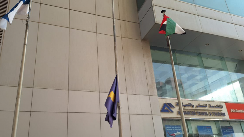 Vrasja e policit në veri, Ambasada e Kosovës në Emiratet e Bashkuara Arabe ulin flamurin në gjysmështizë