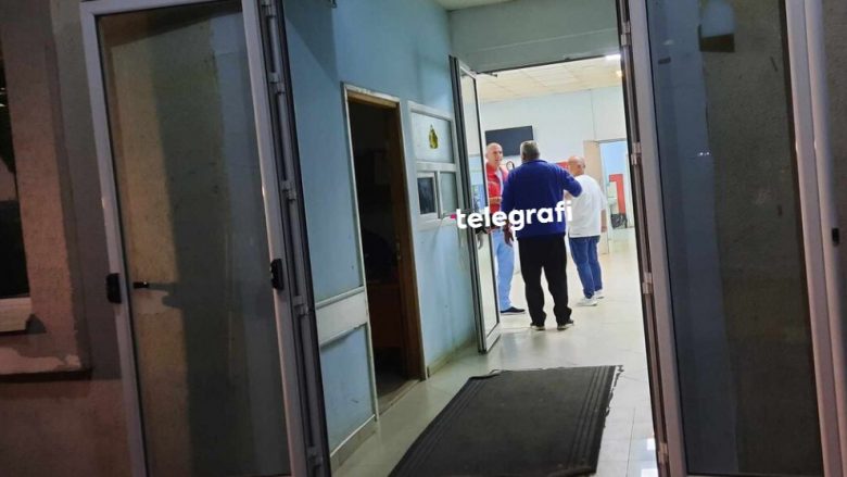 Drejtoresha e Spitalit të Mitrovicës tregon për gjendjen e policit të plagosur