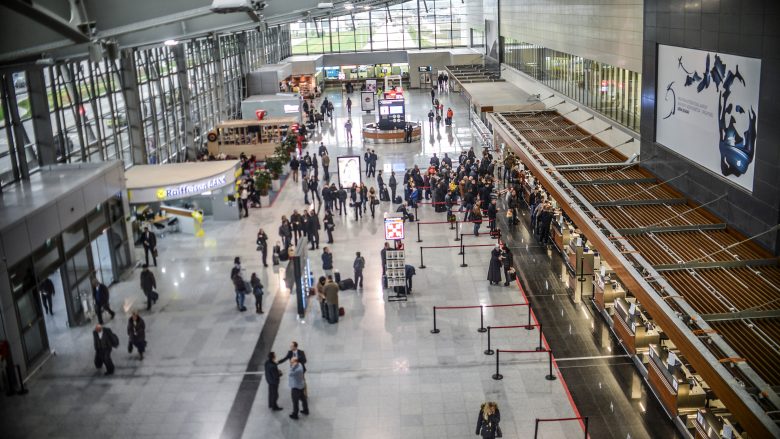 Mbi 2 milionë qytetarë kanë udhëtuar përmes Aeroportit ‘Adem Jashari’ brenda tetë muajve të këtij viti