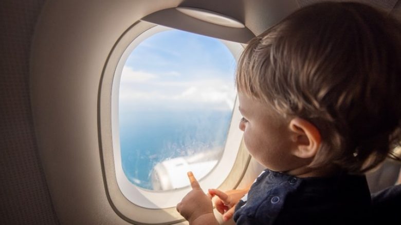Si ta parandaloni zemërimin e fëmijëve në aeroplan