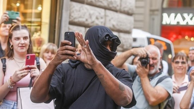 Kanye West shkel ligjin italian kundër terrorizmit duke mbajtur vazhdimisht maskë në fytyrë, mund të dënohet me gjobë